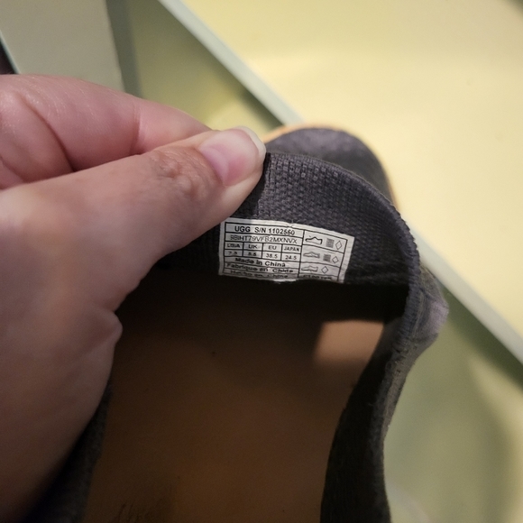 UGG slip on gray shoes size 7 1/2 - Picture 3 of 8